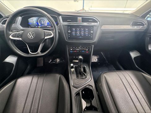 Used 2023 Volkswagen Tiguan SE FWD image 10