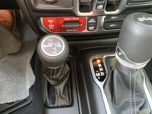 Used 2025 Jeep Wrangler Unlimited Rubicon image 20