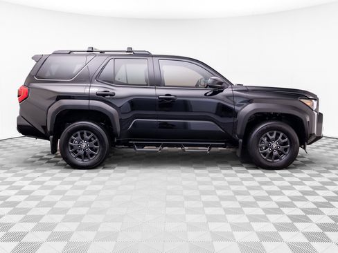 Used 2025 Toyota 4Runner SR5 AWD/4WD image 6