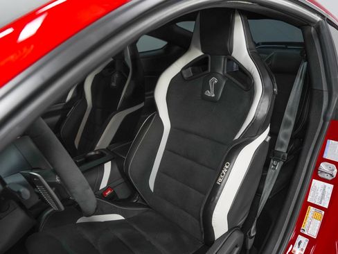 Used 2021 Ford Mustang Shelby GT500 w/ Carbon Fiber Handling Package RWD image 39