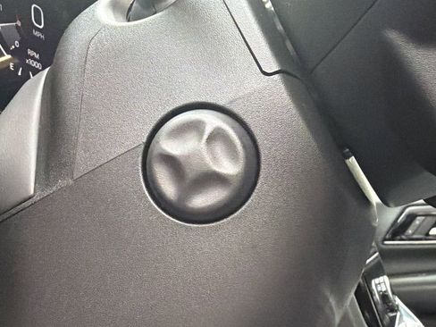 Used 2026 GMC Yukon Denali w/ Sun & Power Step Package image 27