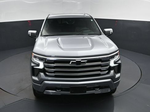 Used 2025 Chevrolet Silverado 1500 High Country w/ Technology Package AWD/4WD image 38