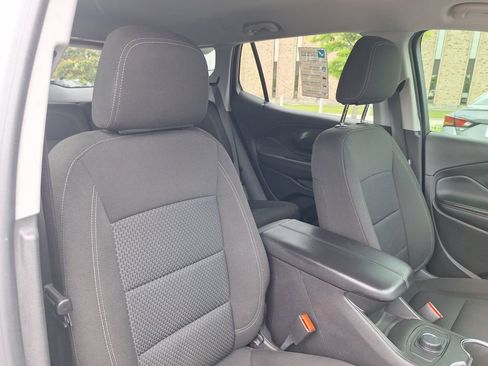 Used 2024 GMC Terrain SLE FWD image 29