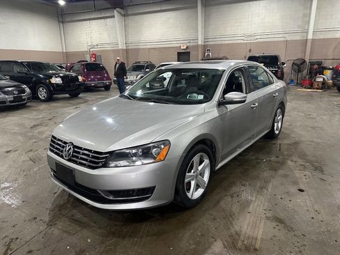 Used 2013 Volkswagen Passat TDI SE image 3