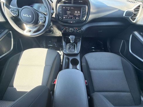 Used 2025 Kia Soul LX w/ LX Technology Package FWD image 28