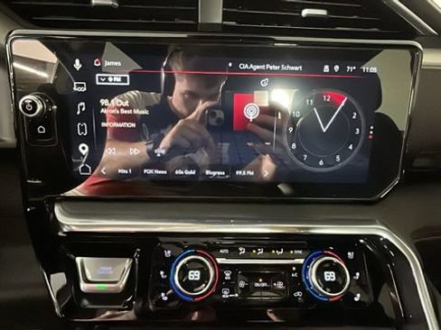 Used 2023 GMC Sierra 1500 Denali AWD/4WD image 23