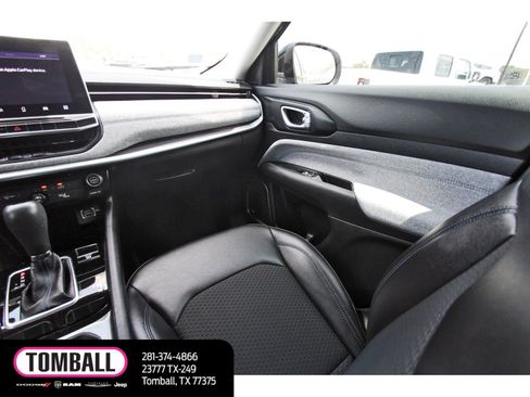 Used 2022 Jeep Compass Latitude w/ Sun and Sound Group FWD image 11