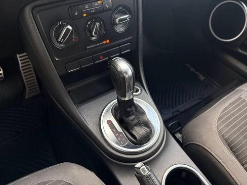 Used 2013 Volkswagen Beetle 2.0T FWD image 26