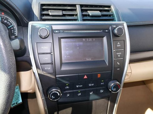 Used 2015 Toyota Camry LE FWD image 17