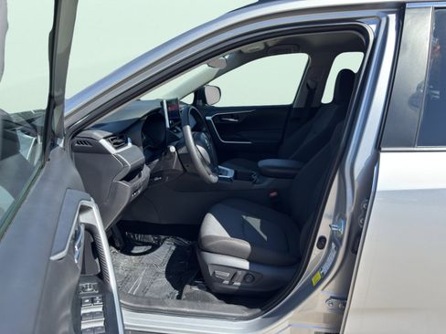 Used 2025 Toyota RAV4 XLE image 11