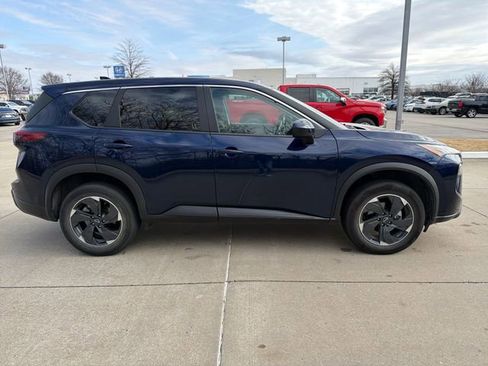 Used 2025 Nissan Rogue SV image 12