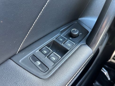 Used 2022 Volkswagen Tiguan SE R-Line image 16