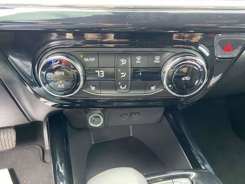 Used 2025 Chevrolet Trax RS w/ Driver Confidence Package image 24