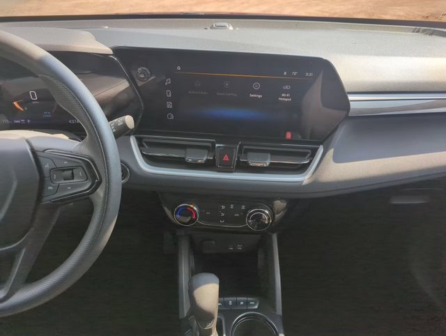 Used 2025 Chevrolet TrailBlazer LT AWD/4WD image 34