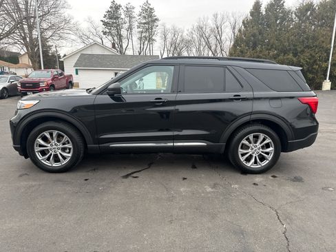 Used 2021 Ford Explorer XLT w/ Equipment Group 202A image 6