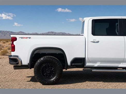 Used 2025 Chevrolet Silverado 2500 LT w/ Convenience Package AWD/4WD image 12