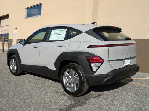 New 2026 Hyundai Kona SE image 7