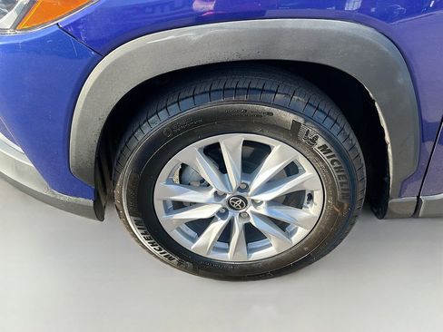Used 2025 Toyota Corolla Cross LE FWD image 30