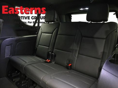 Used 2025 Chevrolet Suburban Z71 AWD/4WD image 28