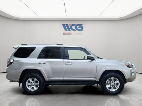 Used 2022 Toyota 4Runner SR5 Premium w/ Moonroof Package AWD/4WD image 3