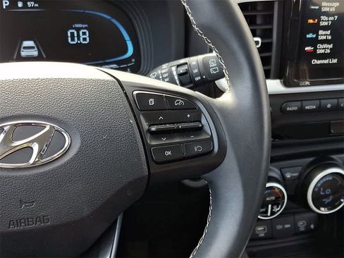 Used 2024 Hyundai Venue Limited image 21