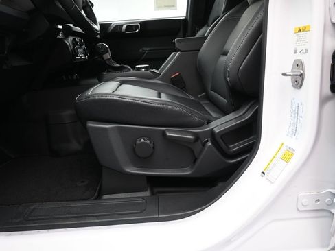 New 2025 Ford Bronco Badlands image 9