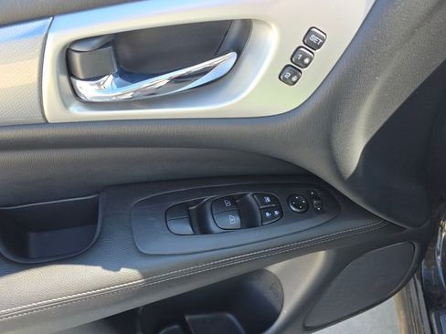 Used 2020 Nissan Pathfinder SL AWD/4WD image 24
