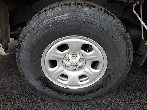 Used 2024 Nissan Frontier S w/ S Utility Package image 9