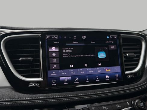 Used 2025 Chrysler Pacifica Limited FWD image 86