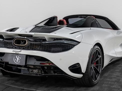 Used 2024 McLaren 750S Spider image 9