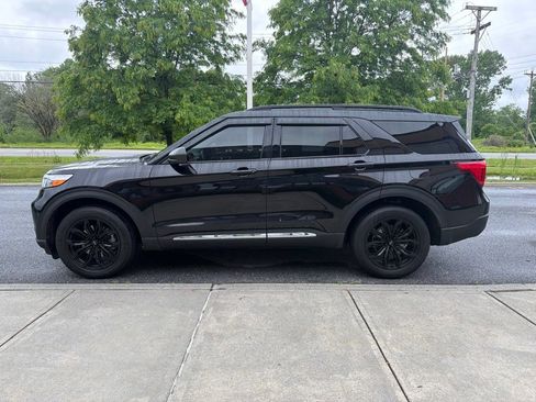 Used 2023 Ford Explorer XLT w/ Equipment Group 202A AWD/4WD image 4