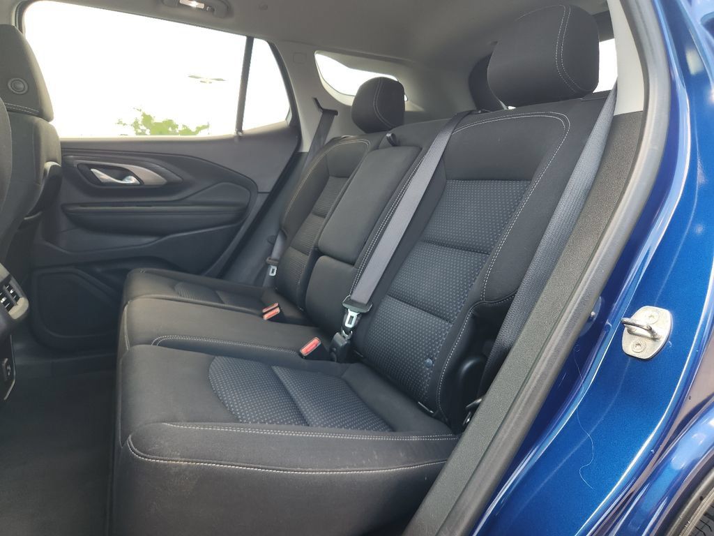 Used 2023 GMC Terrain SLE w/ Driver Convenience Package AWD/4WD image 4