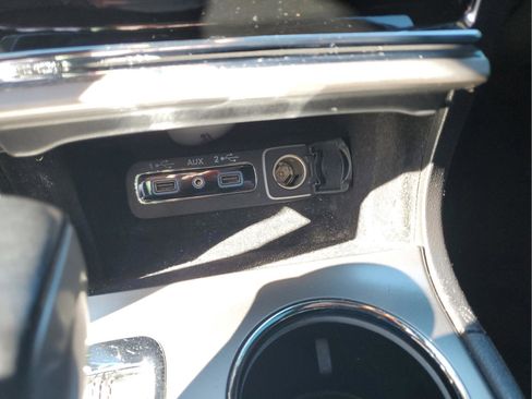 Certified 2019 Jeep Grand Cherokee Laredo w/ 18" Wheel & 8.4" Radio Group image 17