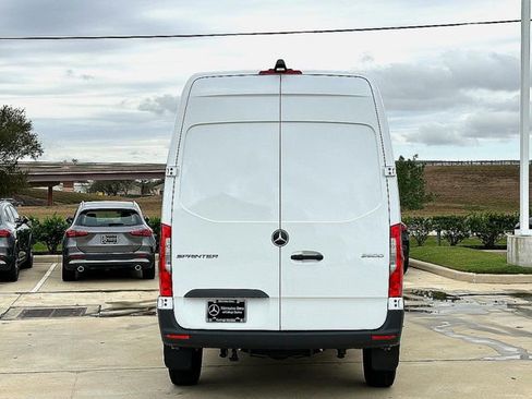 Used 2025 Mercedes-Benz Sprinter 2500 image 7