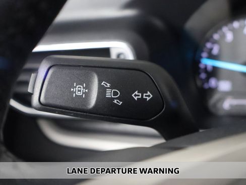 Used 2023 Ford Explorer XLT w/ Equipment Group 202A image 5