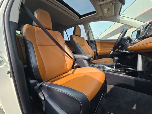 Used 2016 Toyota RAV4 Limited image 12