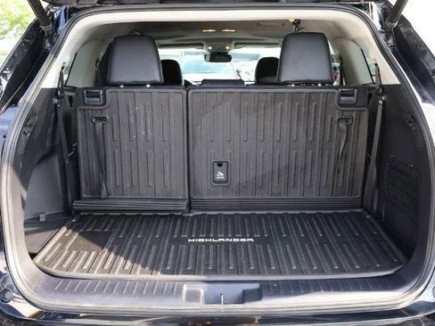 Used 2022 Toyota Highlander XLE AWD/4WD image 7