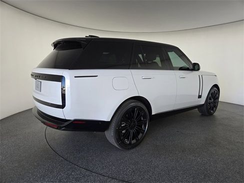 New 2026 Land Rover Range Rover SE image 2