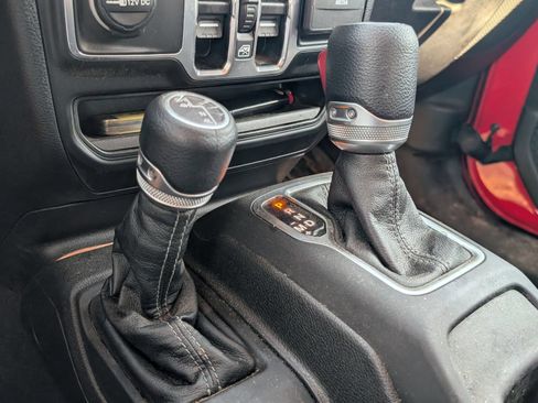 Used 2025 Jeep Wrangler Unlimited Sport AWD/4WD image 11