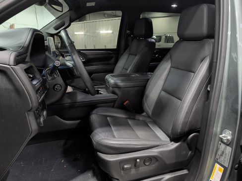 Used 2023 Chevrolet Suburban Z71 w/ Luxury Package image 7