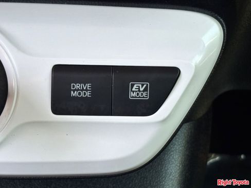 Certified 2017 Toyota Prius Three Touring FWD image 28