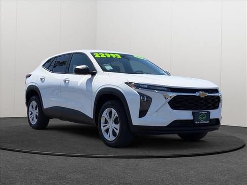 Certified 2025 Chevrolet Trax LS FWD image 5