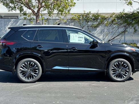 New 2026 Nissan Rogue Platinum w/ Platinum Premium Package image 3