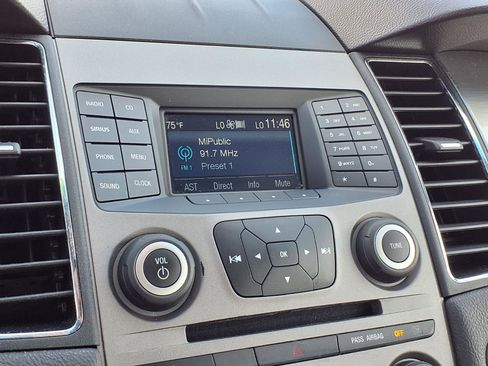 Used 2018 Ford Taurus SEL image 10