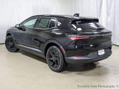 New 2026 Chevrolet Equinox EV LT image 8