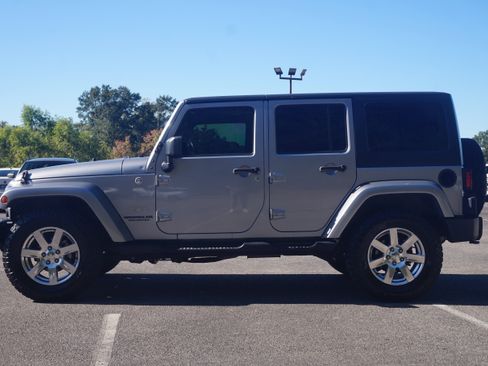 Used 2013 Jeep Wrangler Unlimited Sahara w/ Connectivity Group image 6