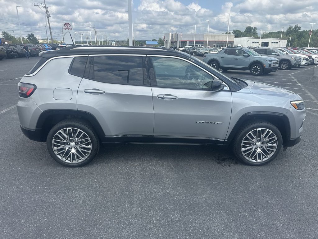 Used 2022 Jeep Compass Limited w/ Elite Group AWD/4WD image 9