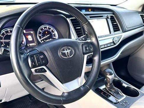 Used 2018 Toyota Highlander XLE w/ Protection Package #3 image 14