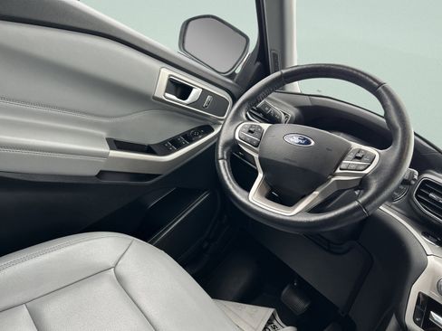 Used 2021 Ford Explorer XLT w/ Equipment Group 202A image 21