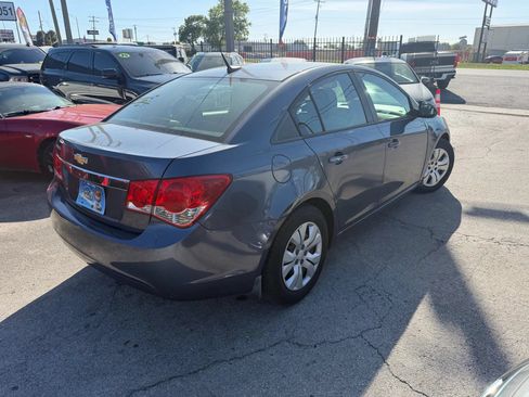 Used 2013 Chevrolet Cruze LS FWD image 4